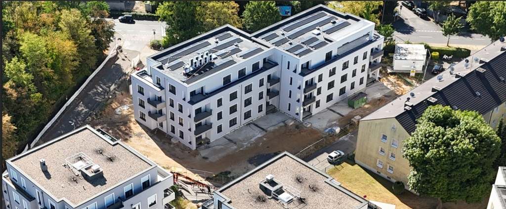 Neubau mit angrenzendem Wald